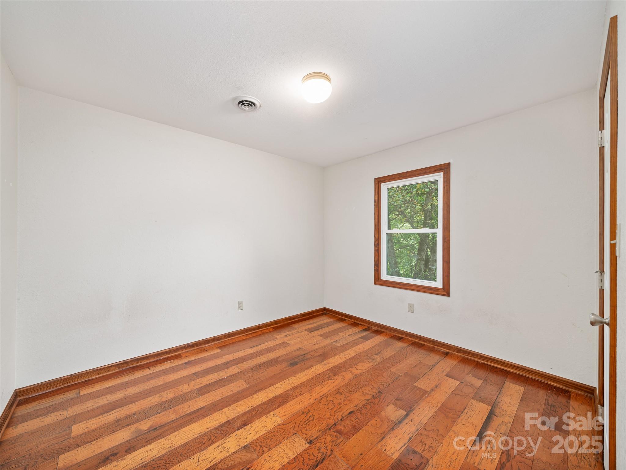158 Dover Lane — Spruce Pine