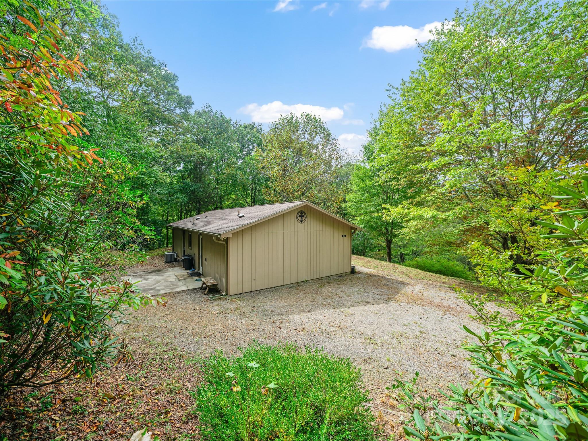 158 Dover Lane — Spruce Pine
