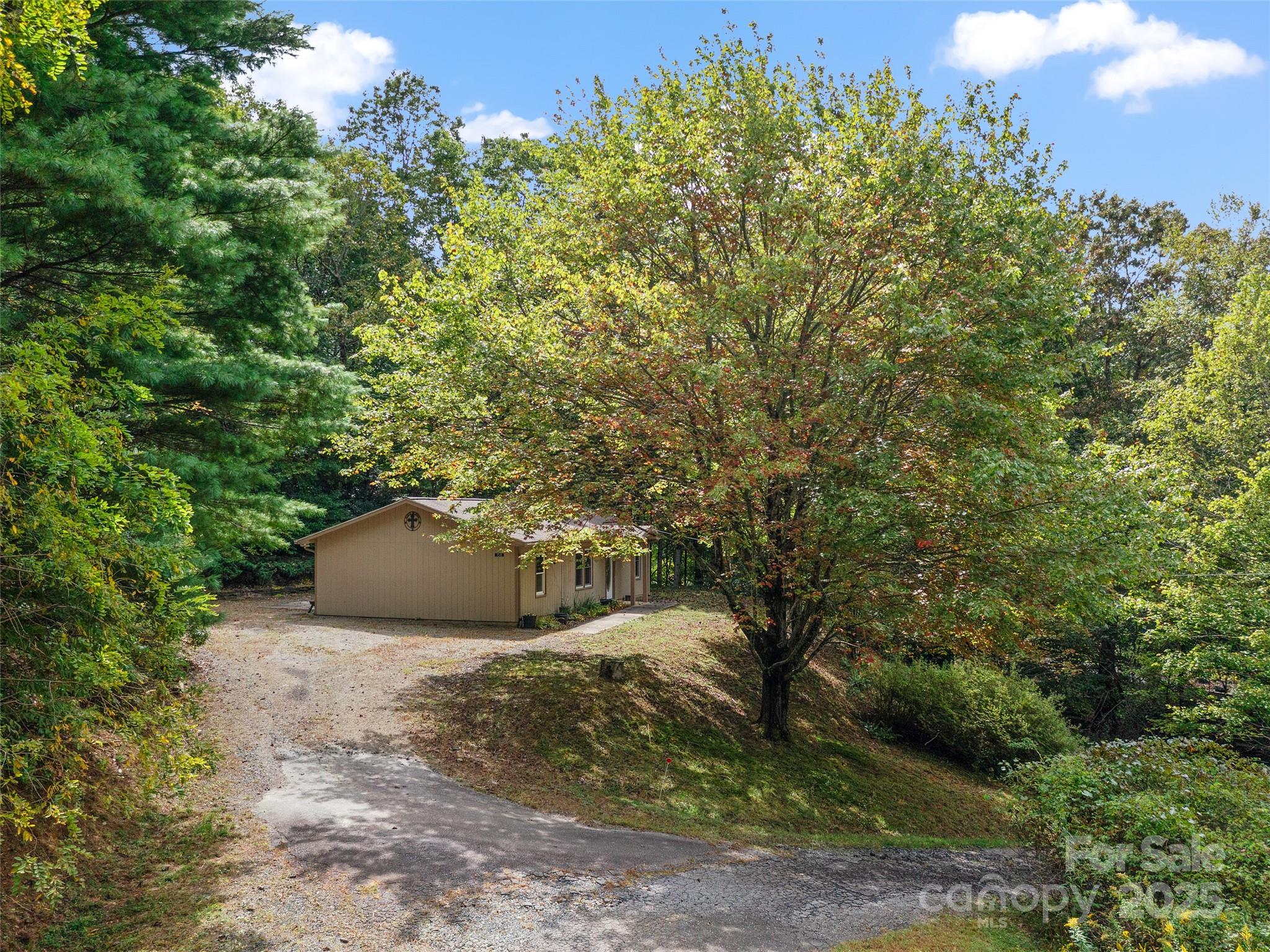 158 Dover Lane — Spruce Pine