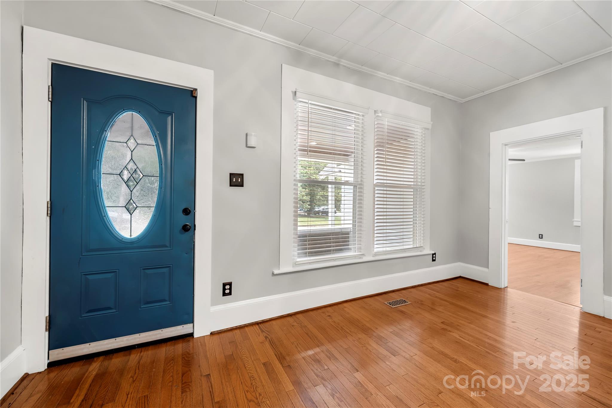 215 W D Street — Newton