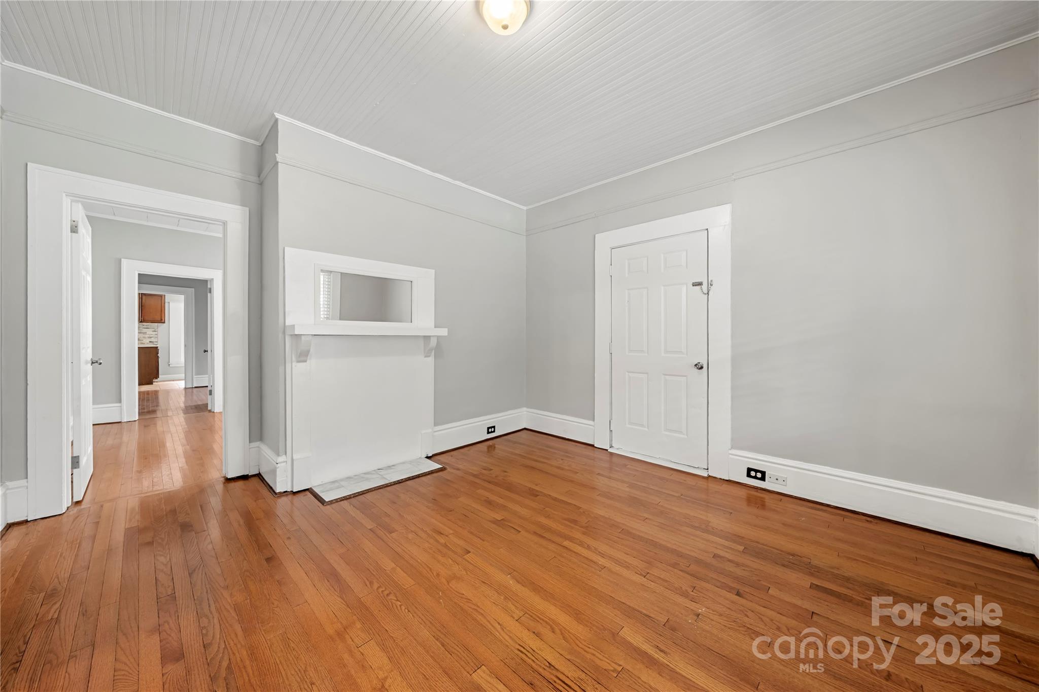 215 W D Street — Newton