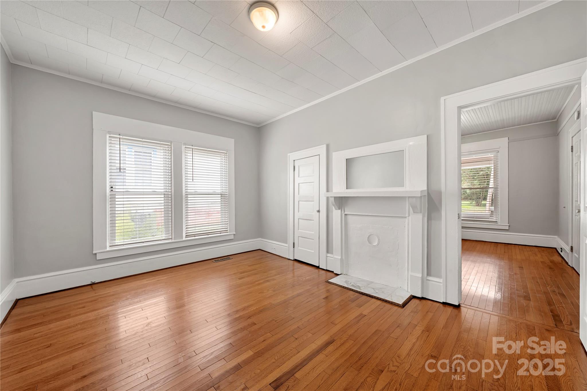 215 W D Street — Newton