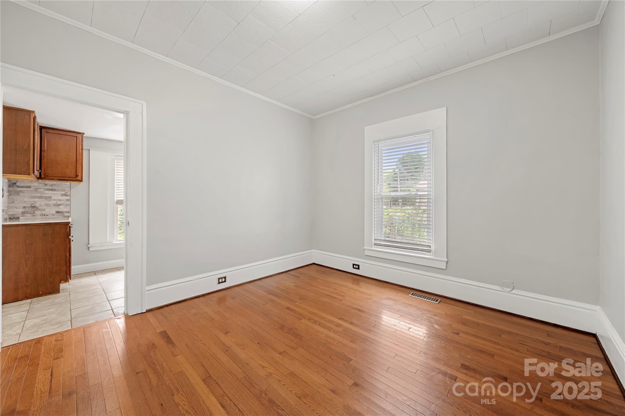 215 W D Street — Newton