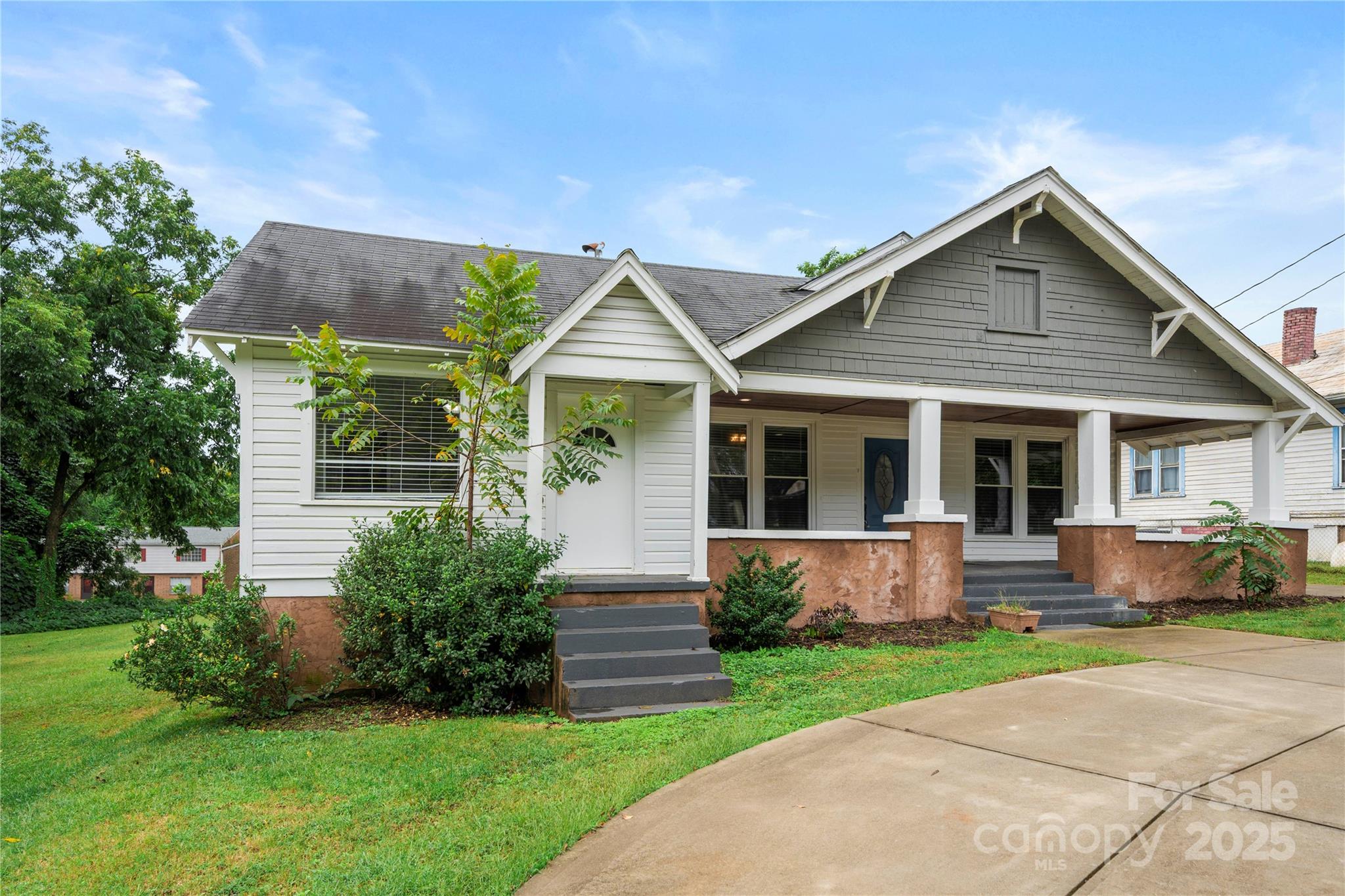215 W D Street — Newton