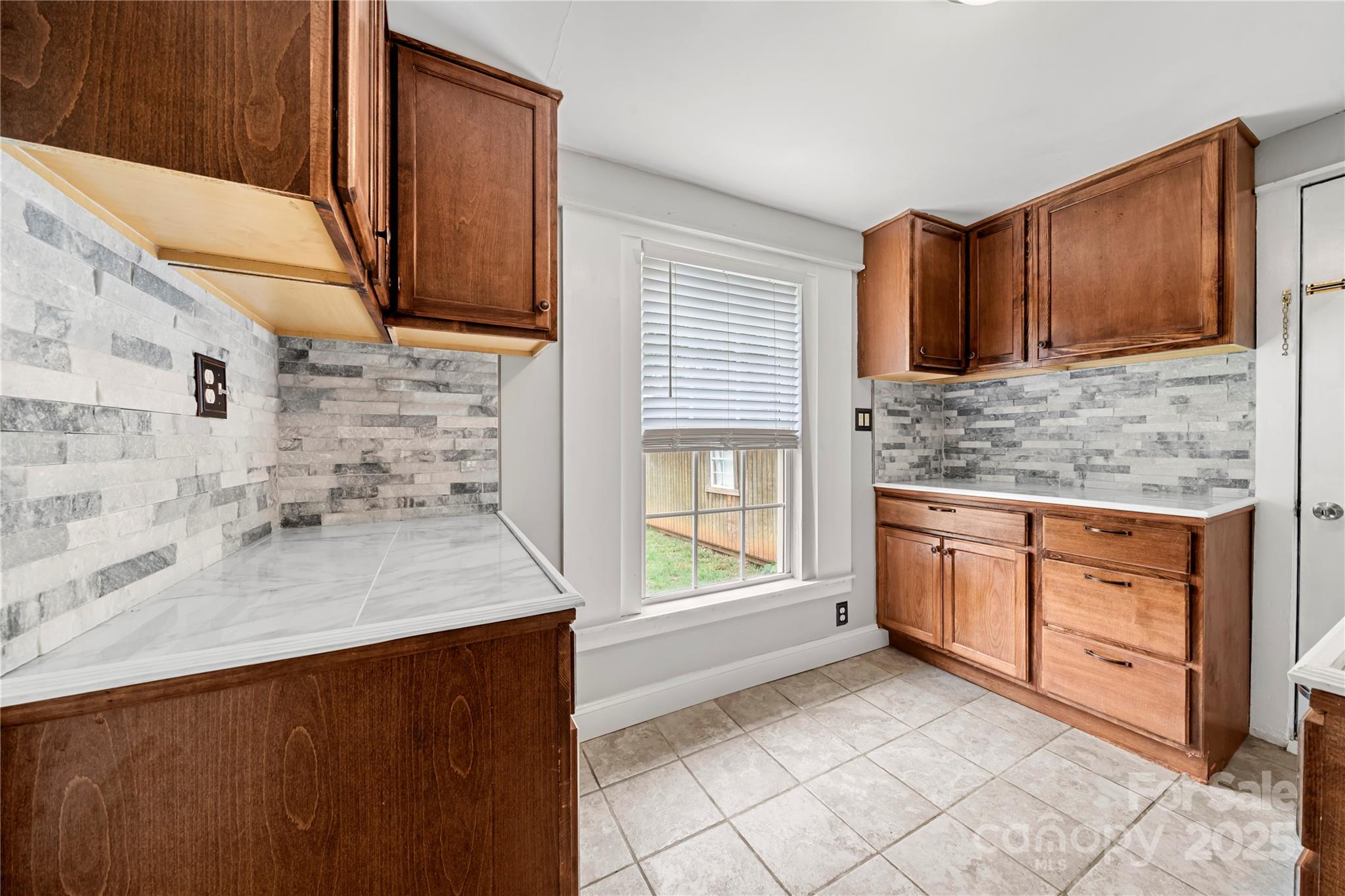 215 W D Street — Newton