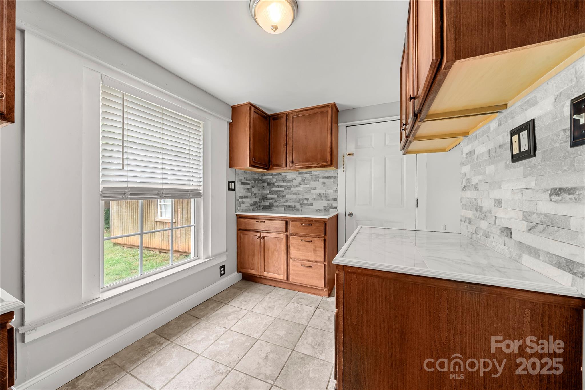 215 W D Street — Newton