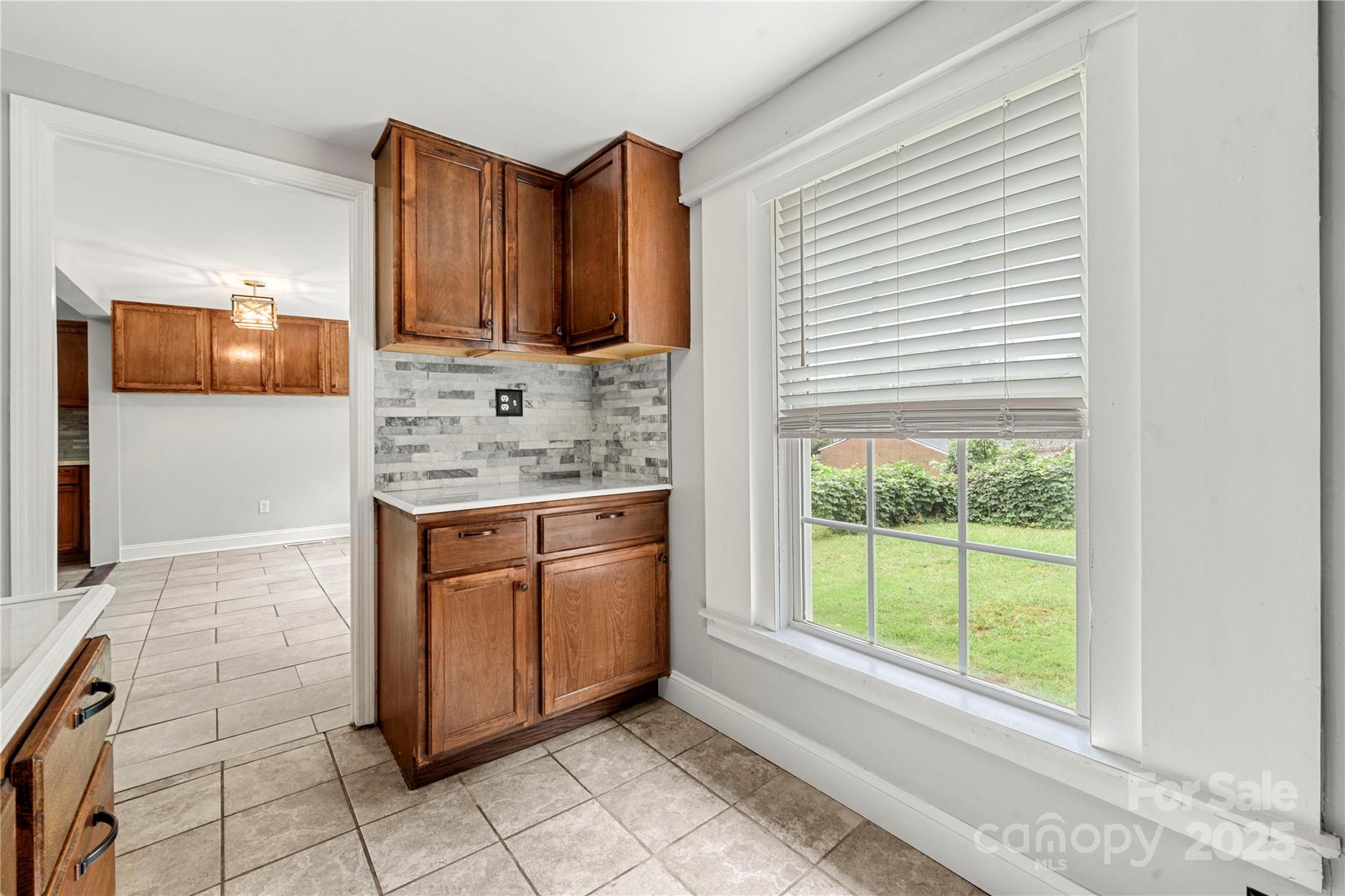 215 W D Street — Newton