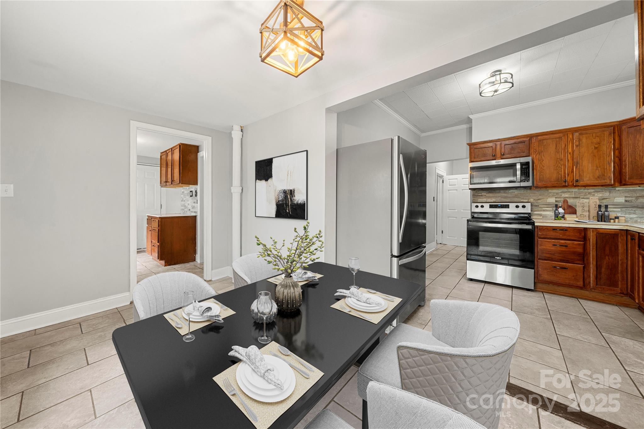 215 W D Street — Newton