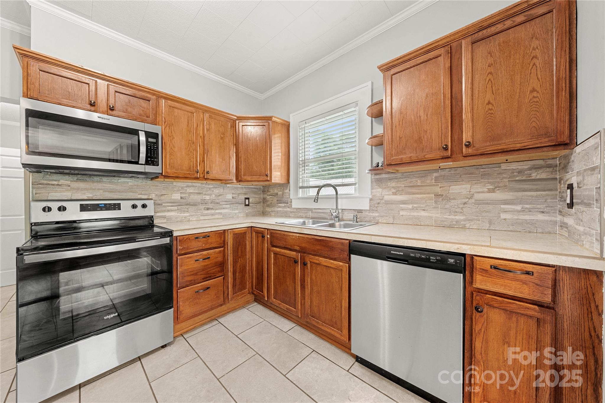 215 W D Street — Newton
