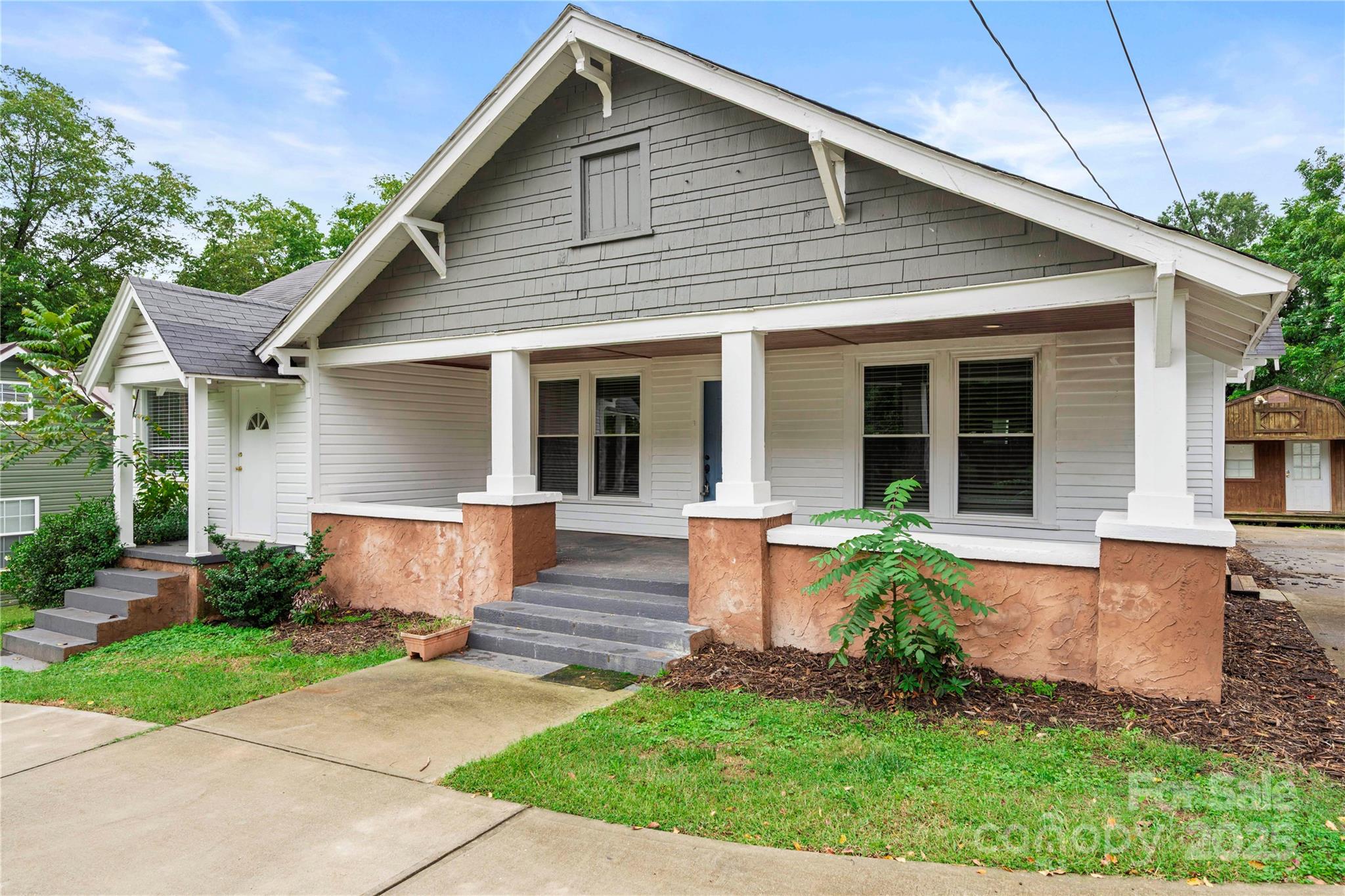 215 W D Street — Newton