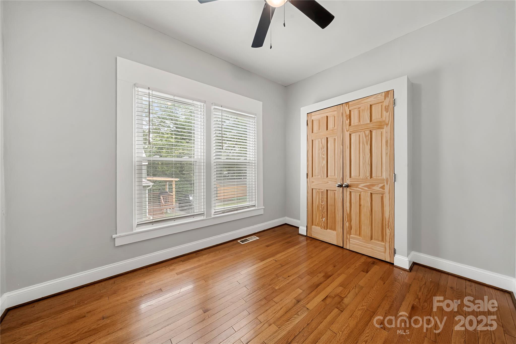 215 W D Street — Newton
