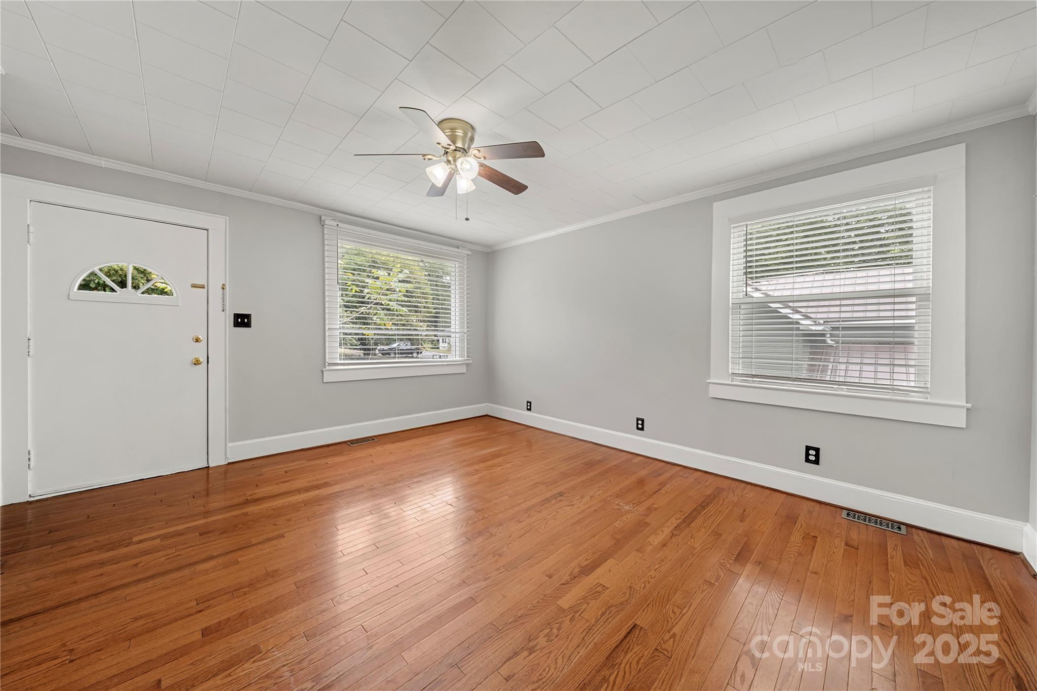 215 W D Street — Newton