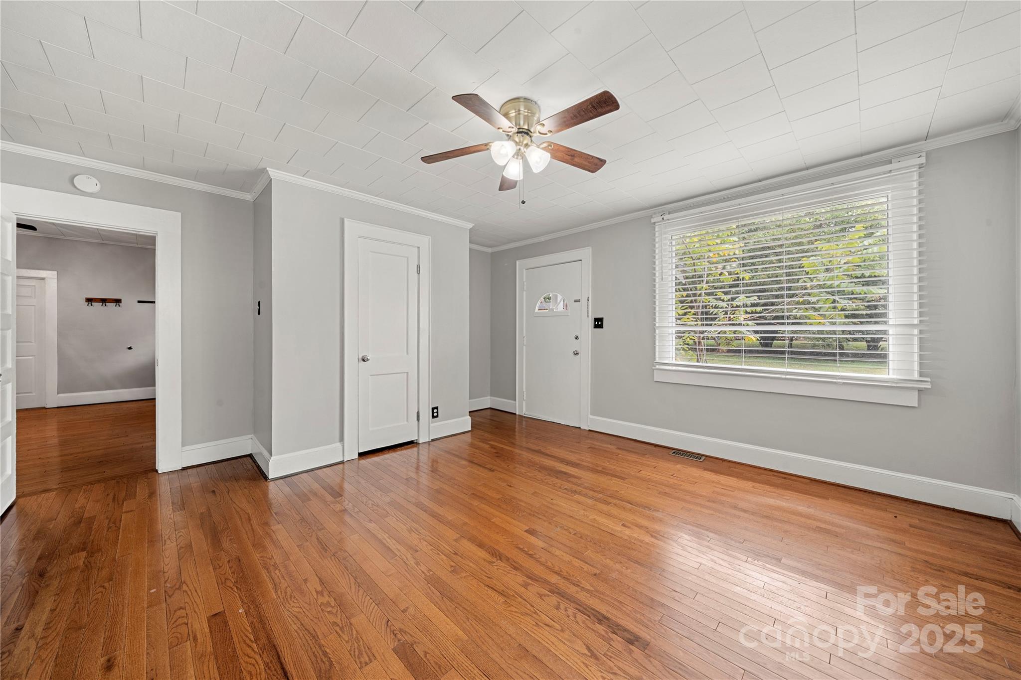 215 W D Street — Newton
