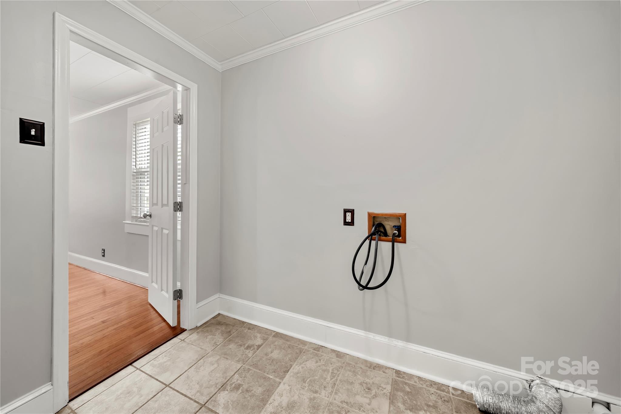 215 W D Street — Newton
