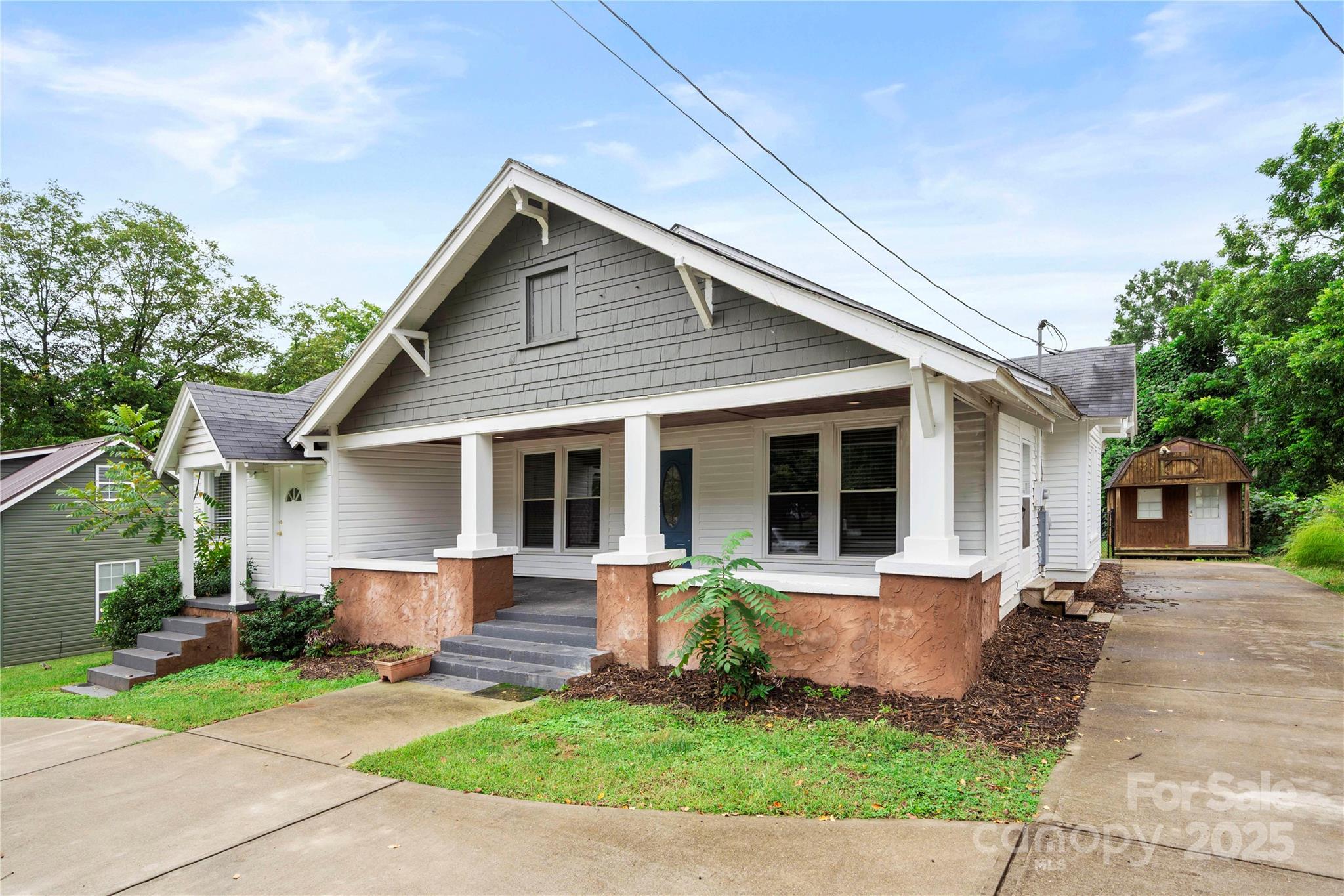 215 W D Street — Newton