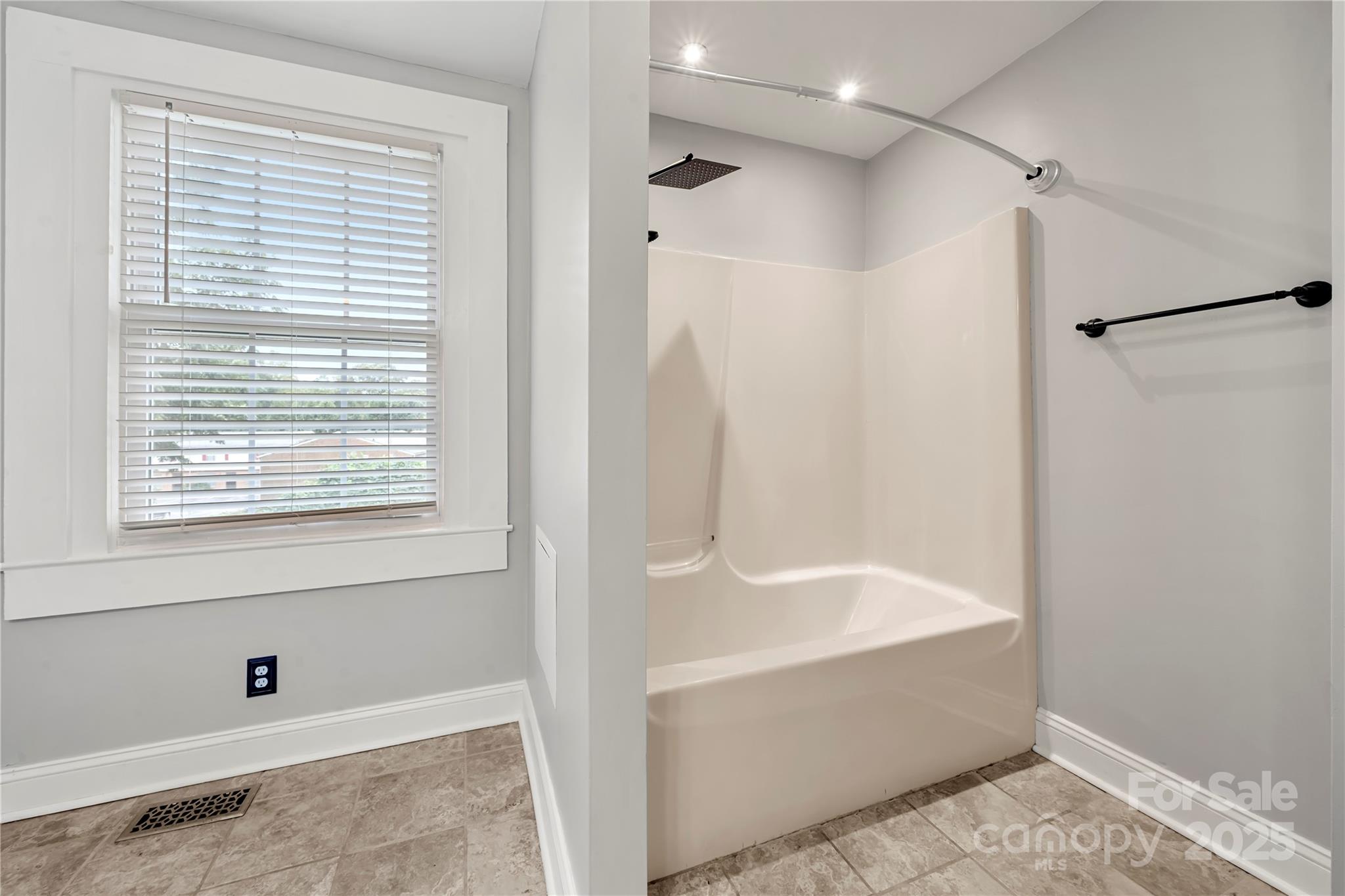215 W D Street — Newton