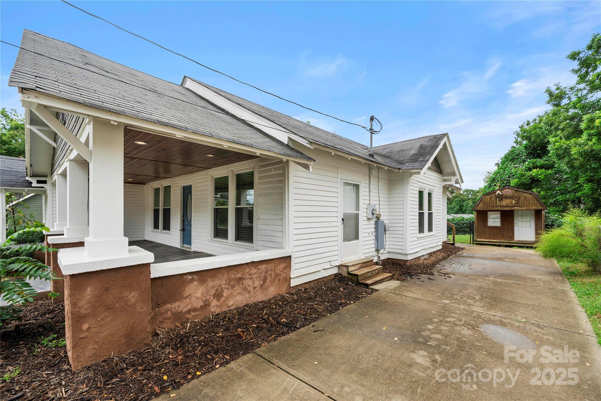215 W D Street — Newton