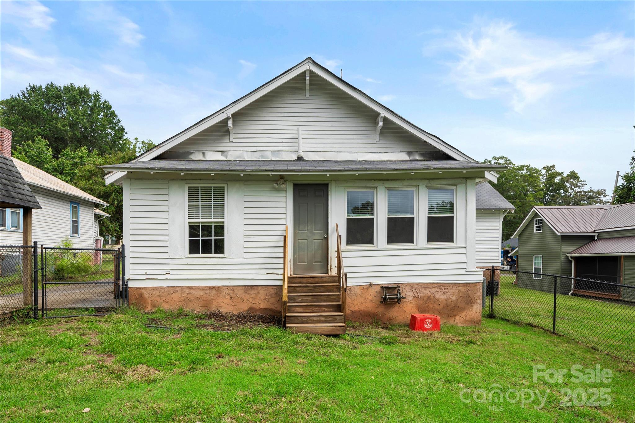 215 W D Street — Newton