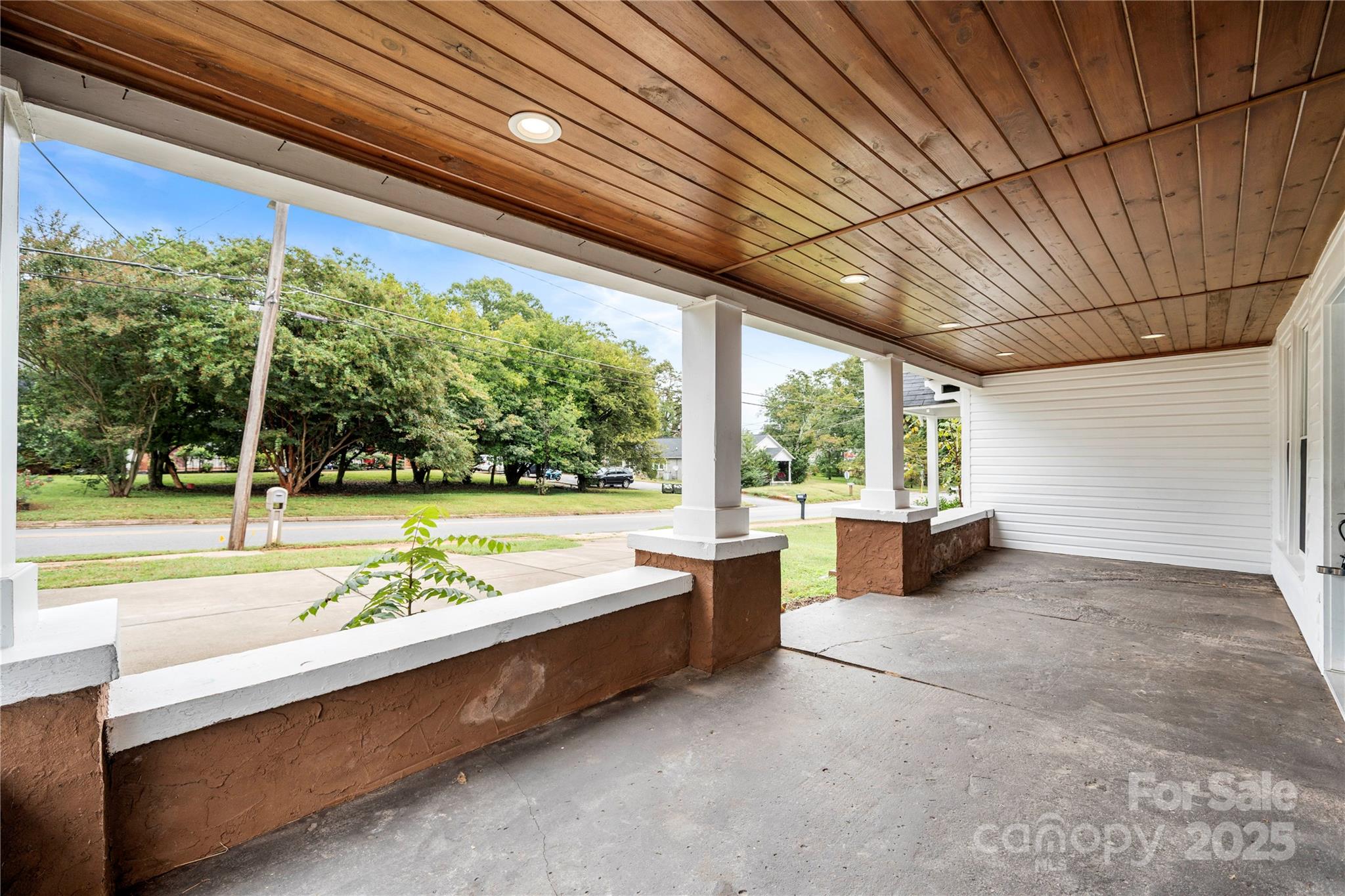 215 W D Street — Newton