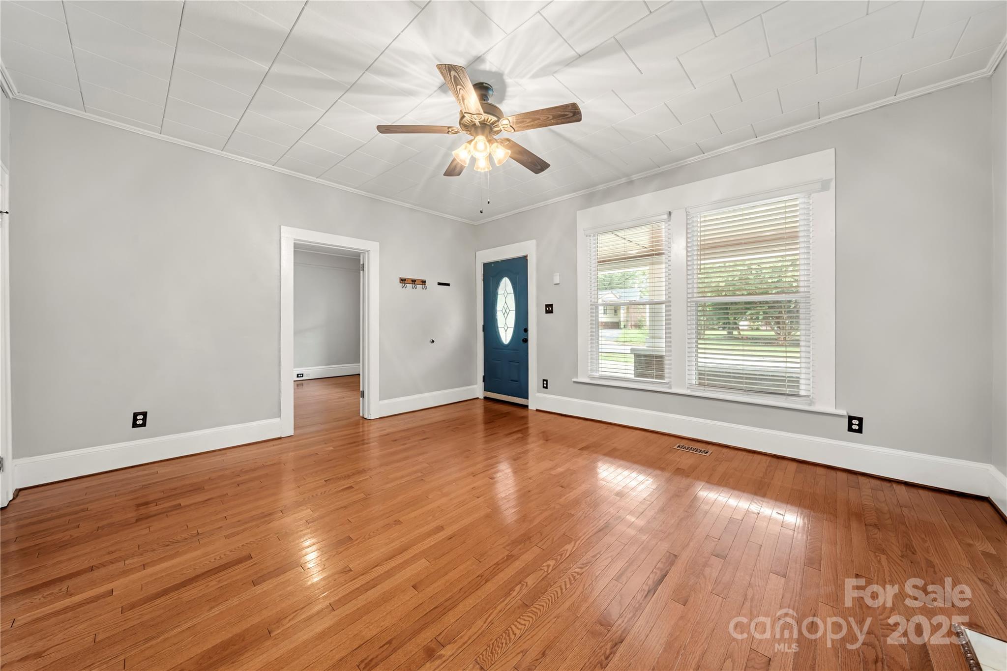 215 W D Street — Newton