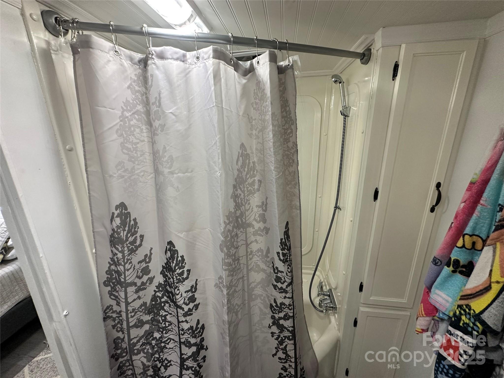 110 Meadowview Circle — New London
