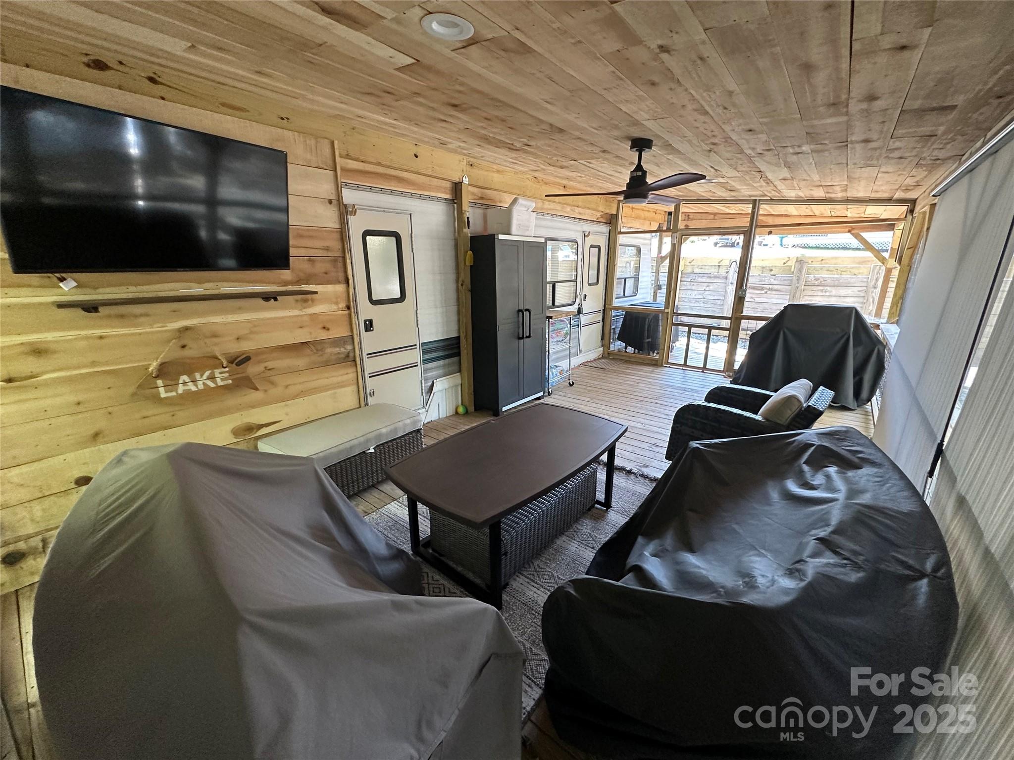 110 Meadowview Circle — New London