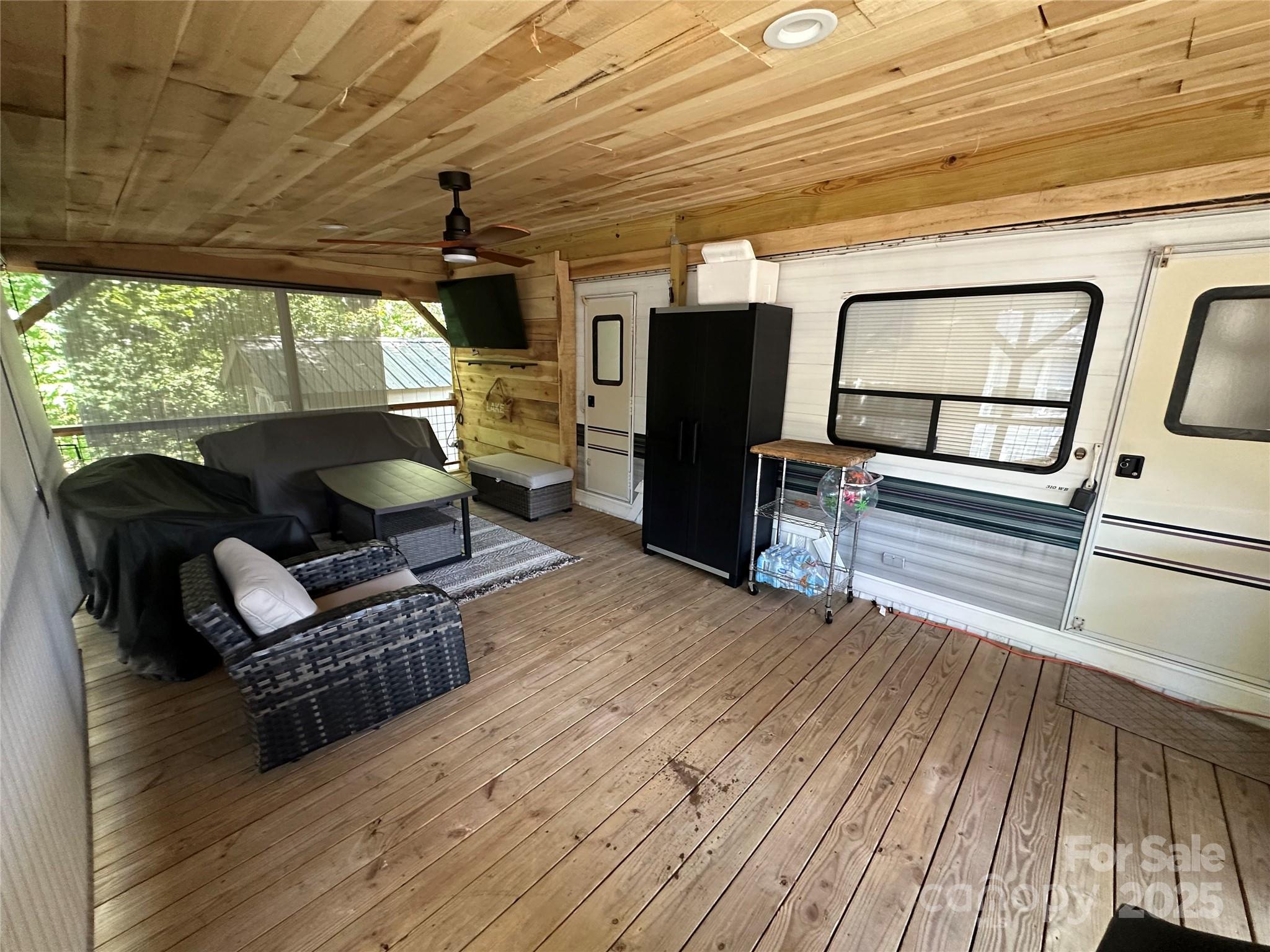 110 Meadowview Circle — New London