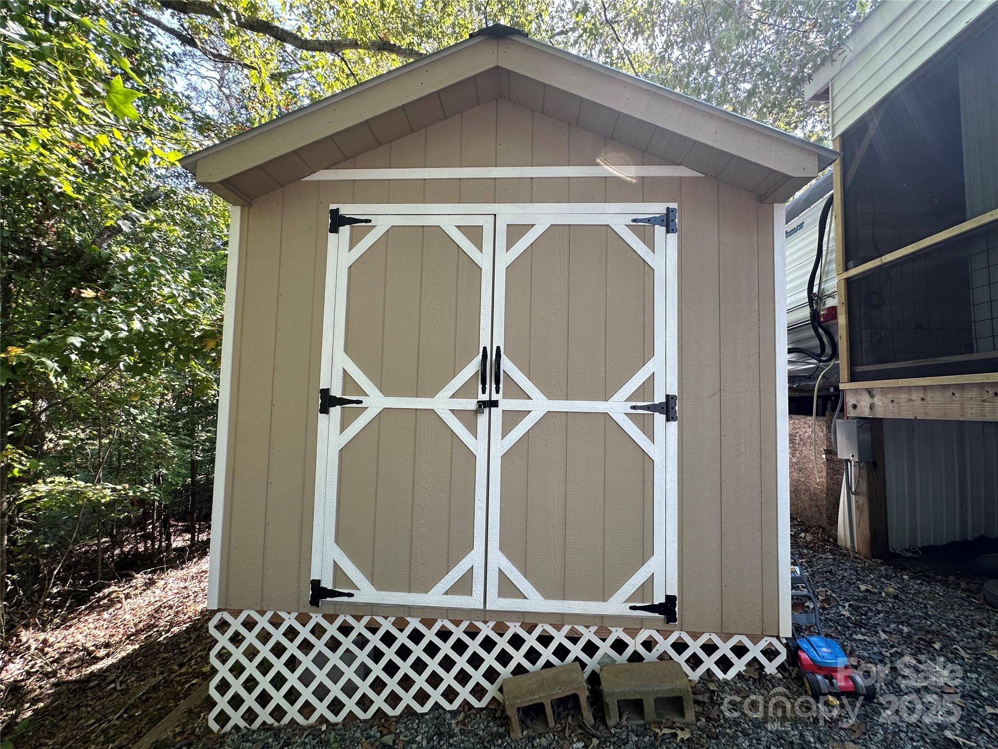 110 Meadowview Circle — New London