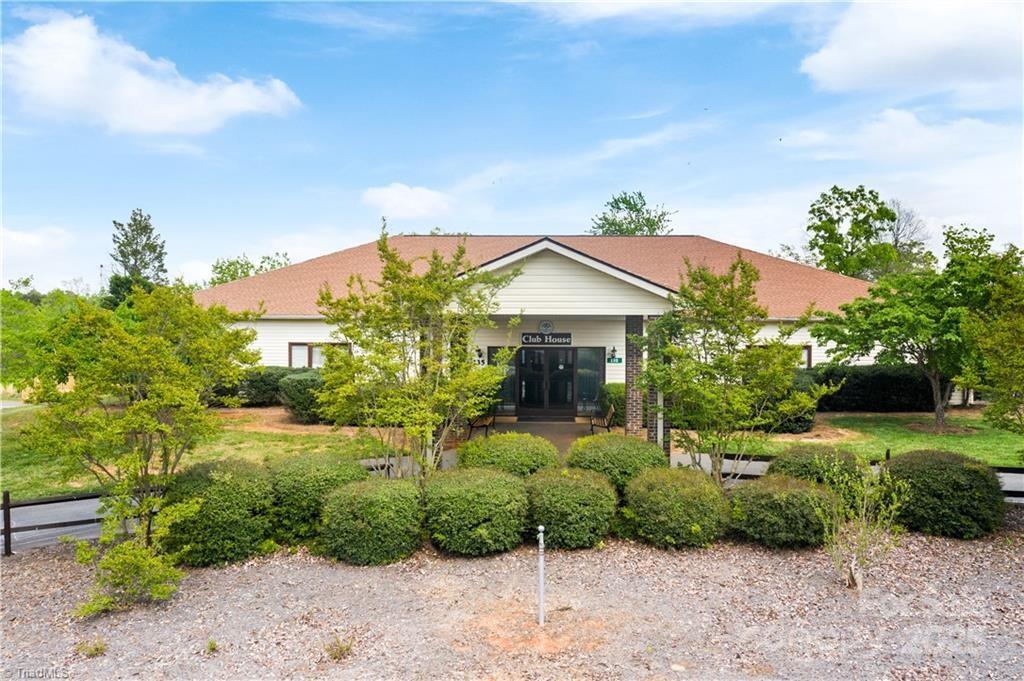 110 Meadowview Circle — New London