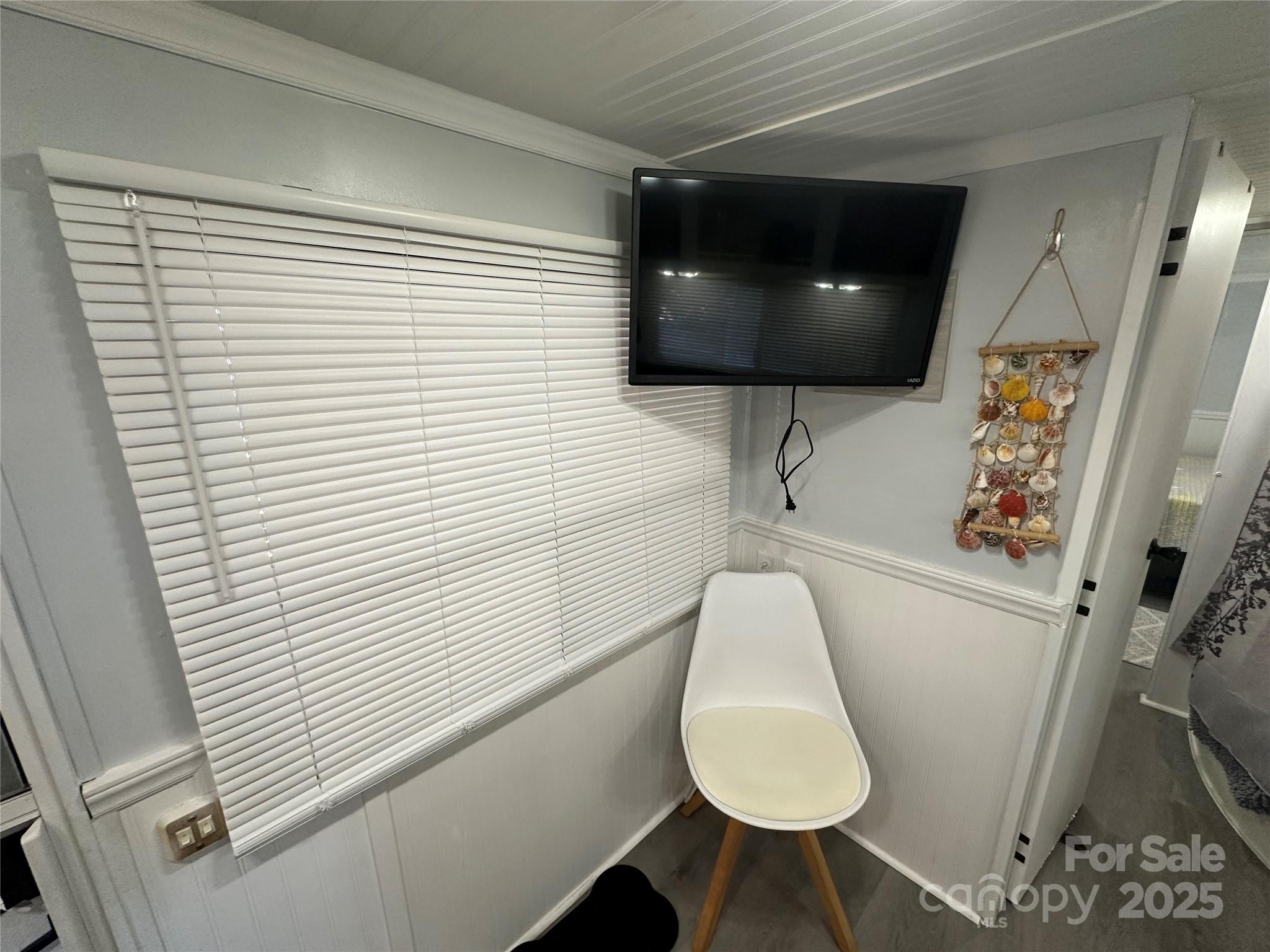 110 Meadowview Circle — New London