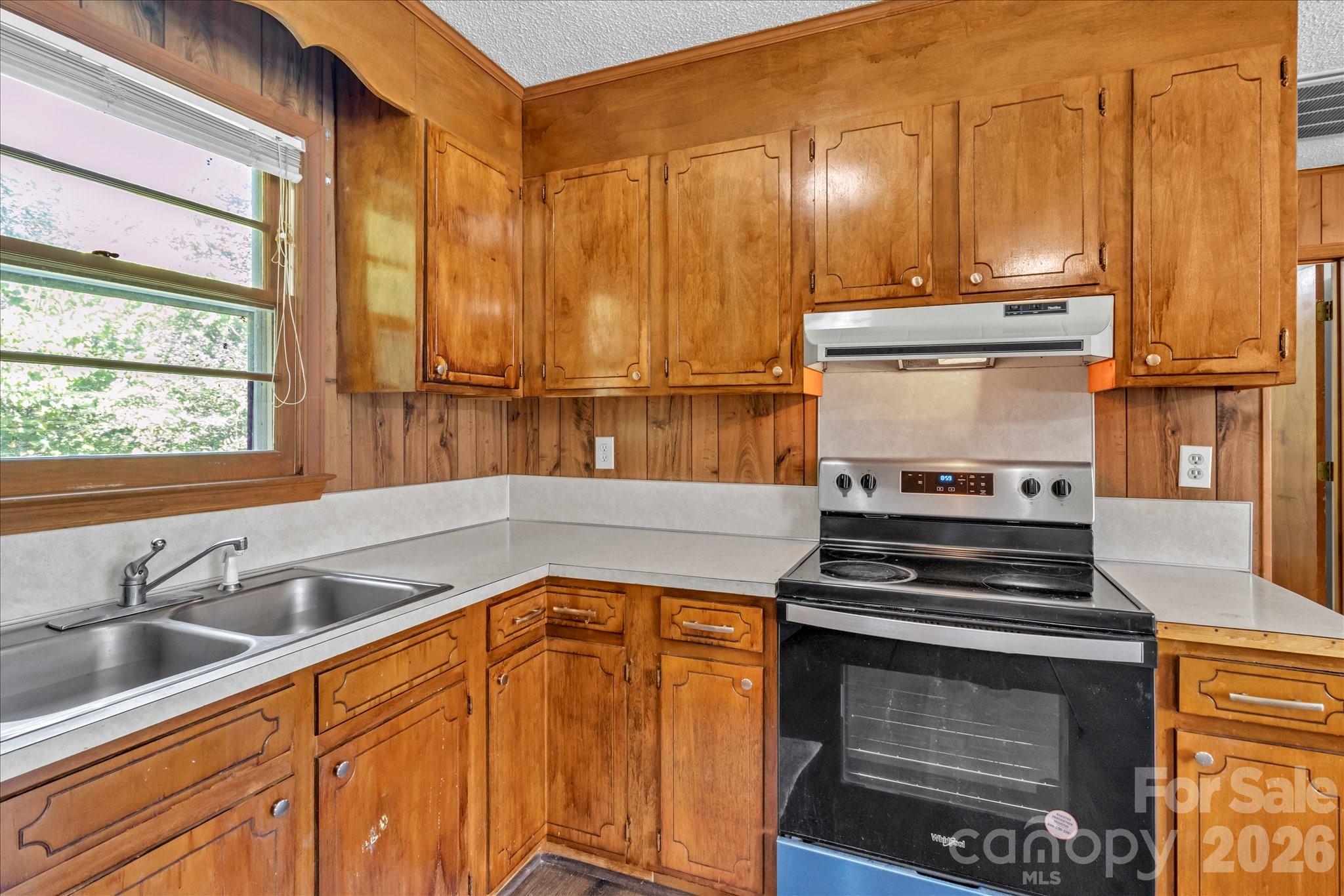 607 Waylen Street — Shelby