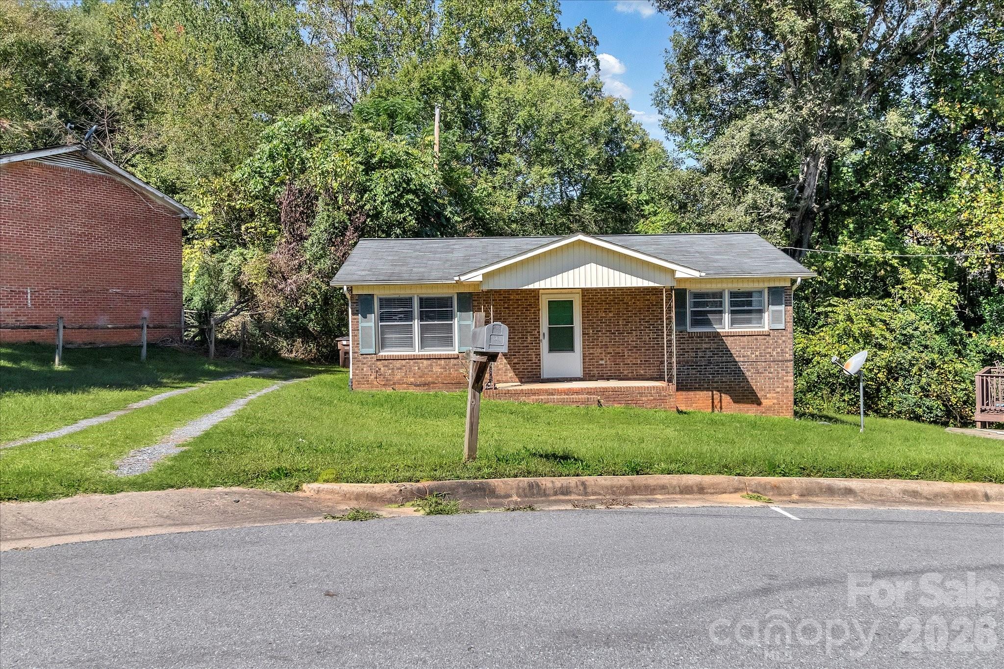 607 Waylen Street — Shelby