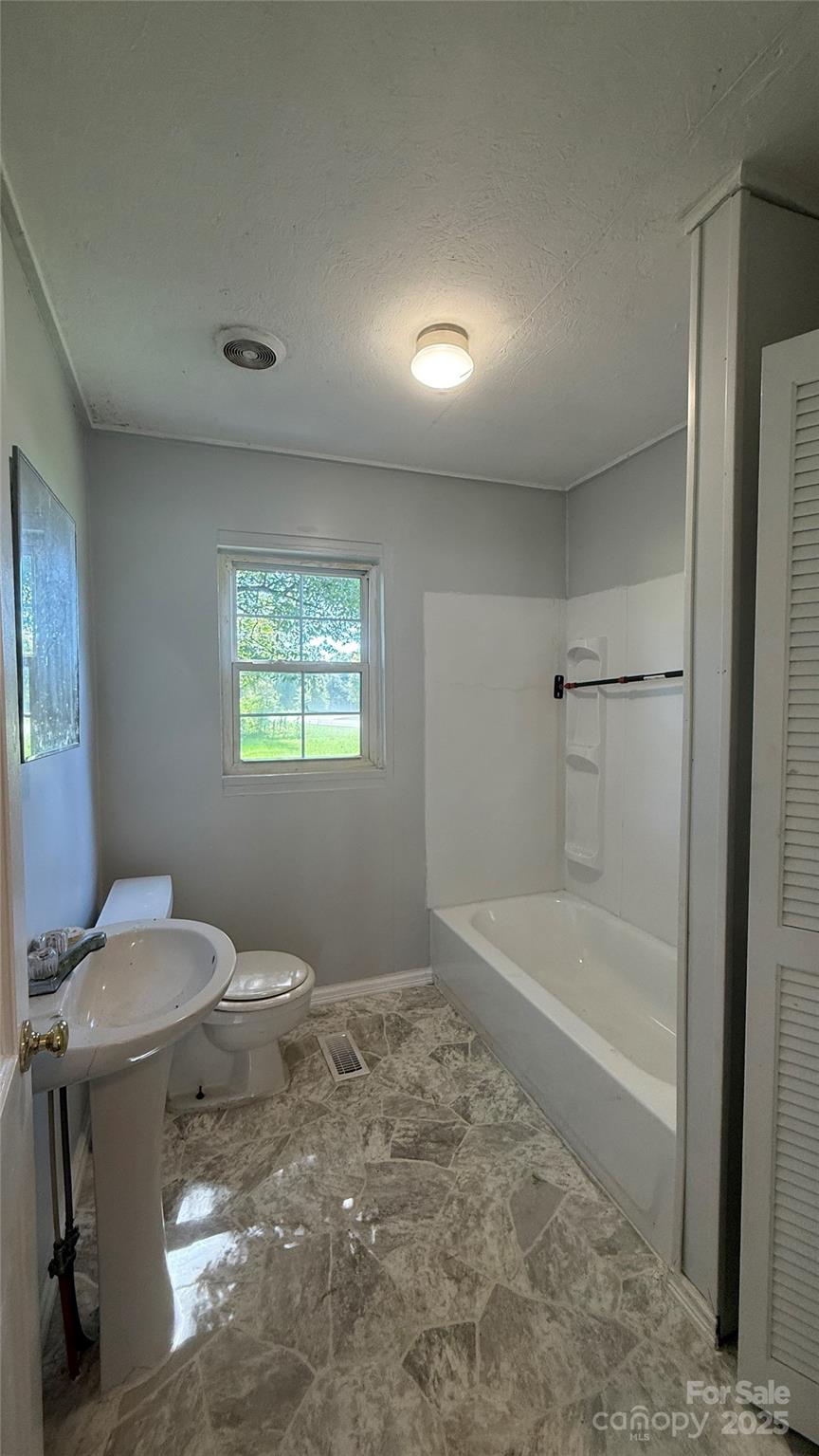 3839 W Dixon Boulevard — Shelby