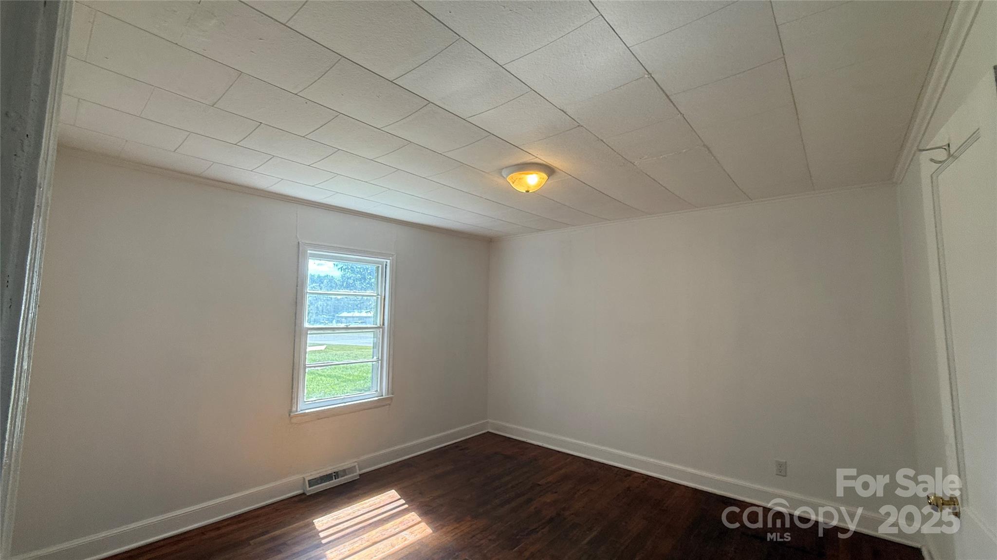 3839 W Dixon Boulevard — Shelby