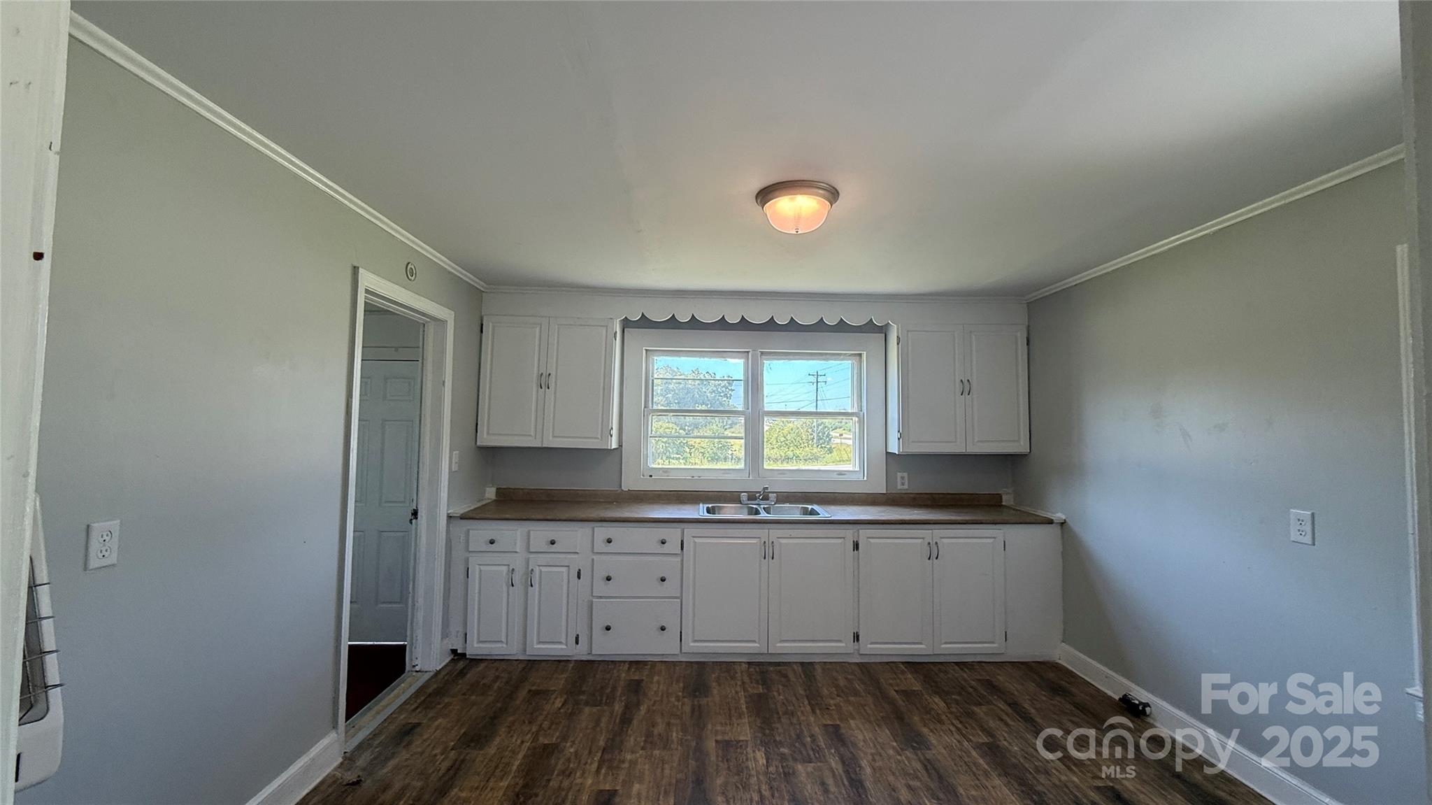 3839 W Dixon Boulevard — Shelby