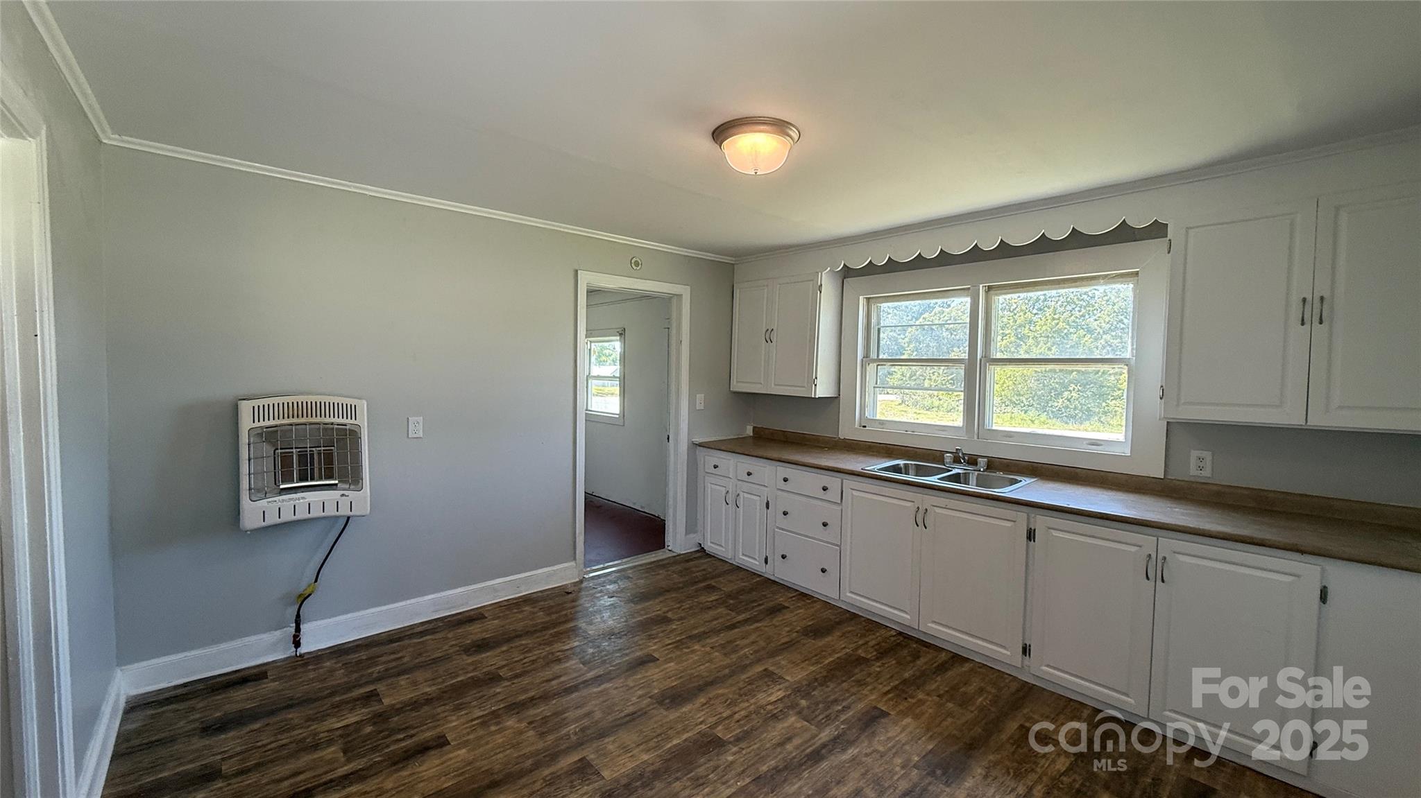 3839 W Dixon Boulevard — Shelby