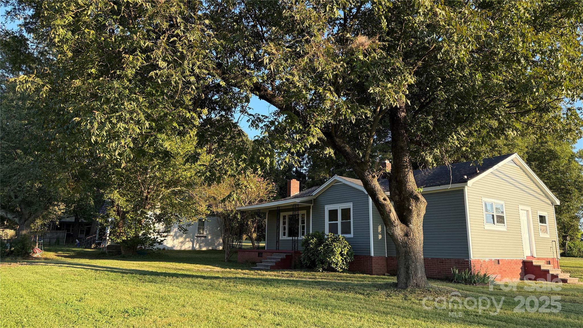 3839 W Dixon Boulevard — Shelby
