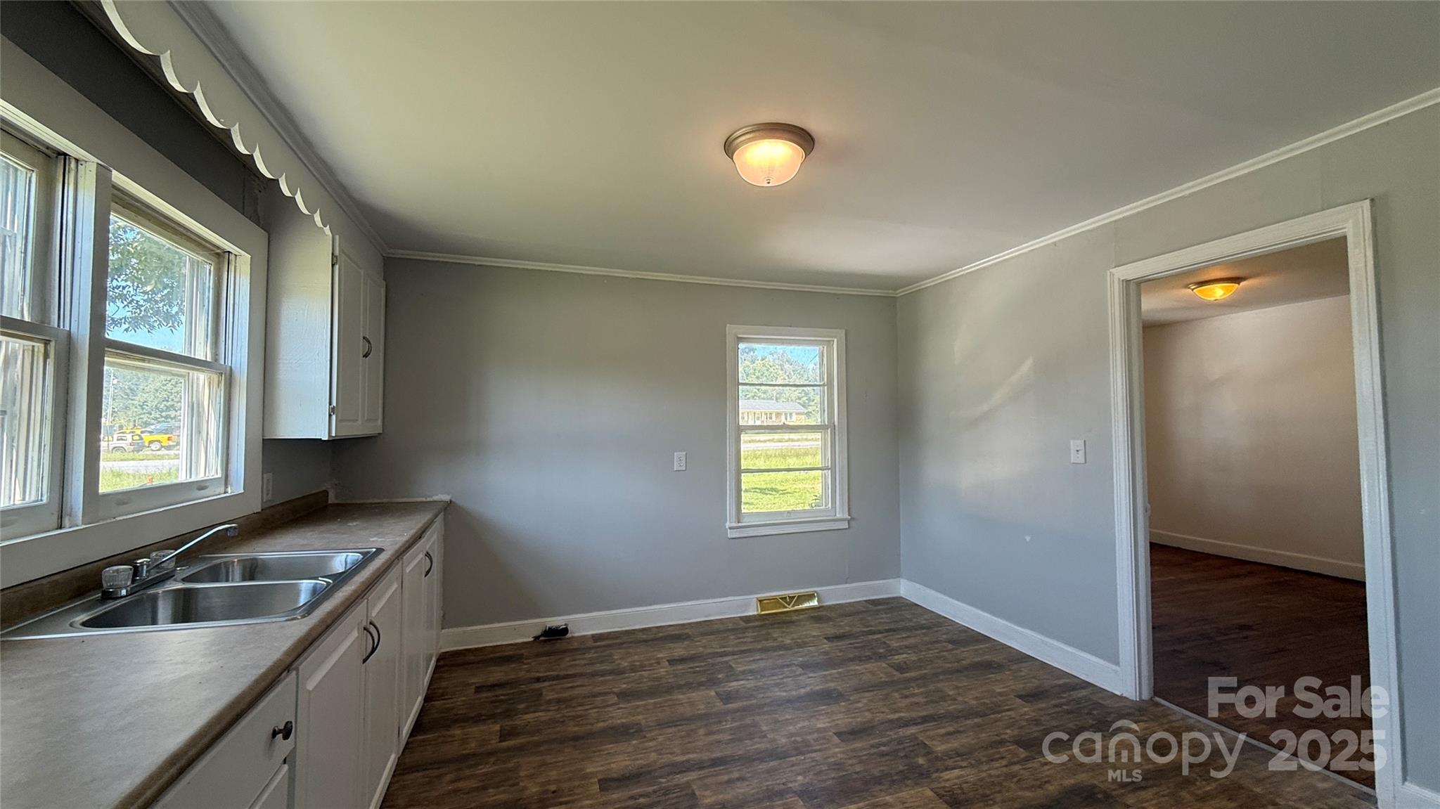 3839 W Dixon Boulevard — Shelby