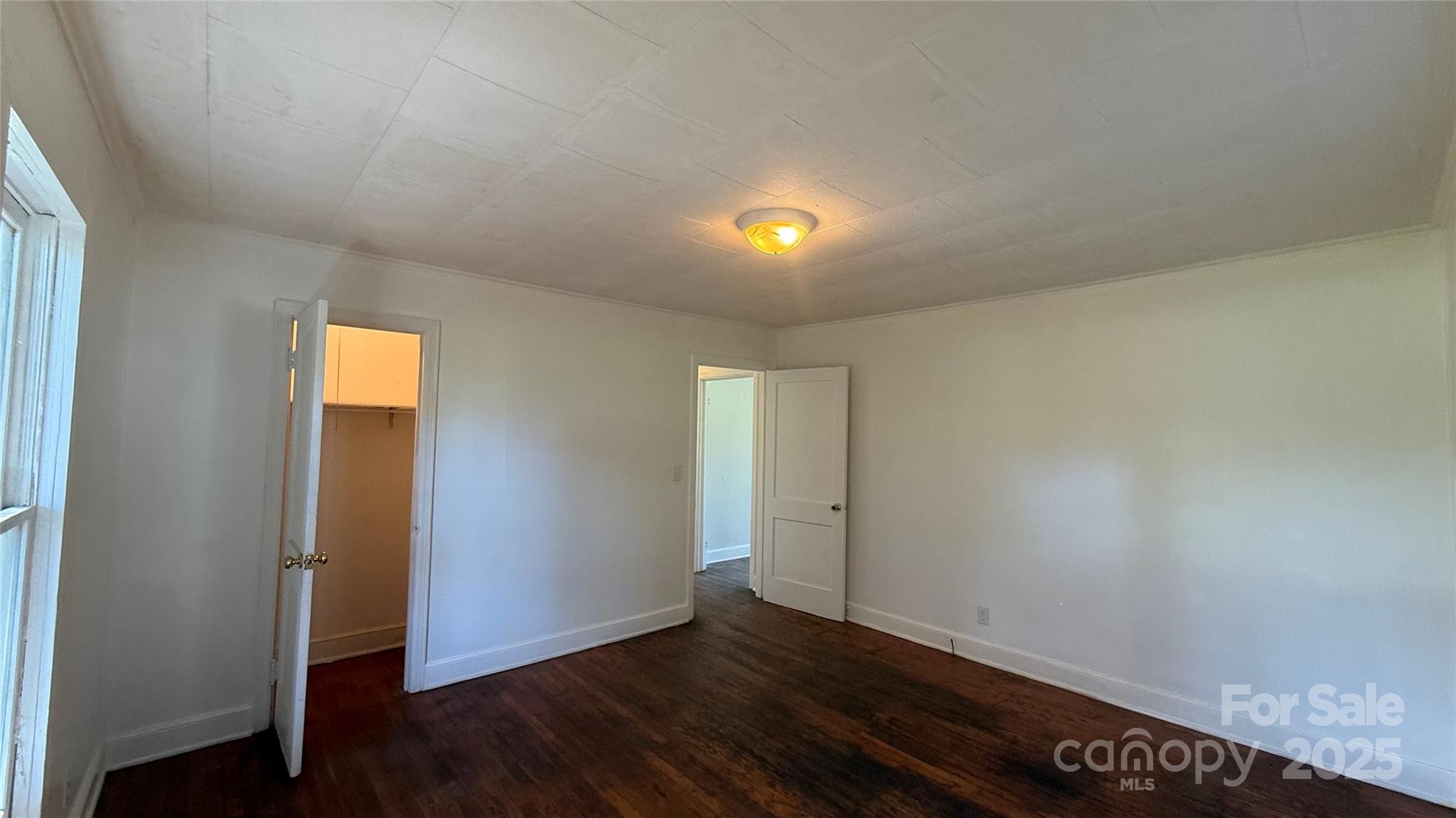 3839 W Dixon Boulevard — Shelby
