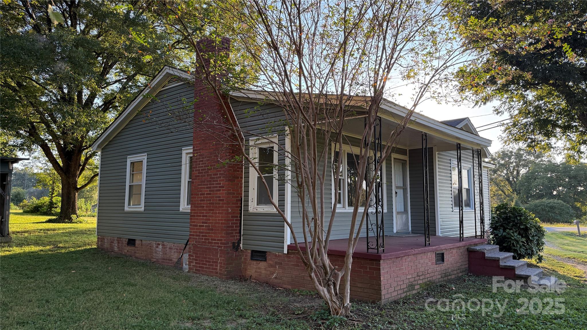 3839 W Dixon Boulevard — Shelby
