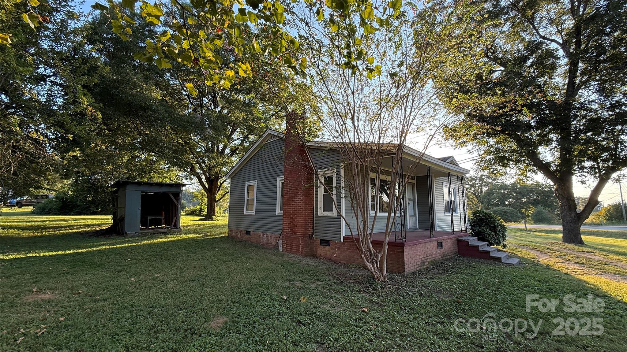 3839 W Dixon Boulevard — Shelby