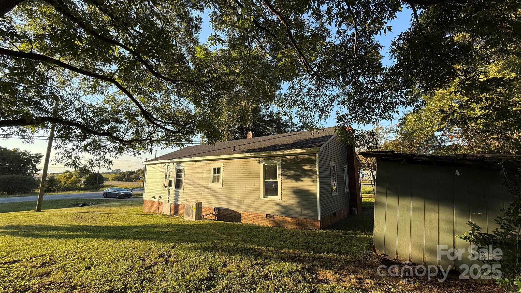 3839 W Dixon Boulevard — Shelby