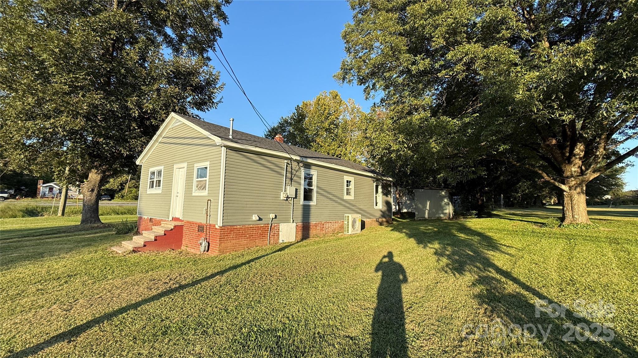 3839 W Dixon Boulevard — Shelby