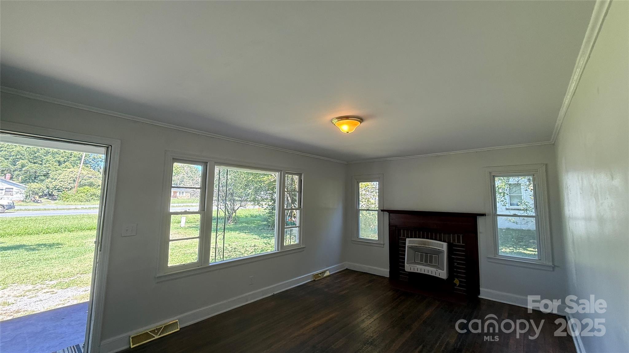 3839 W Dixon Boulevard — Shelby