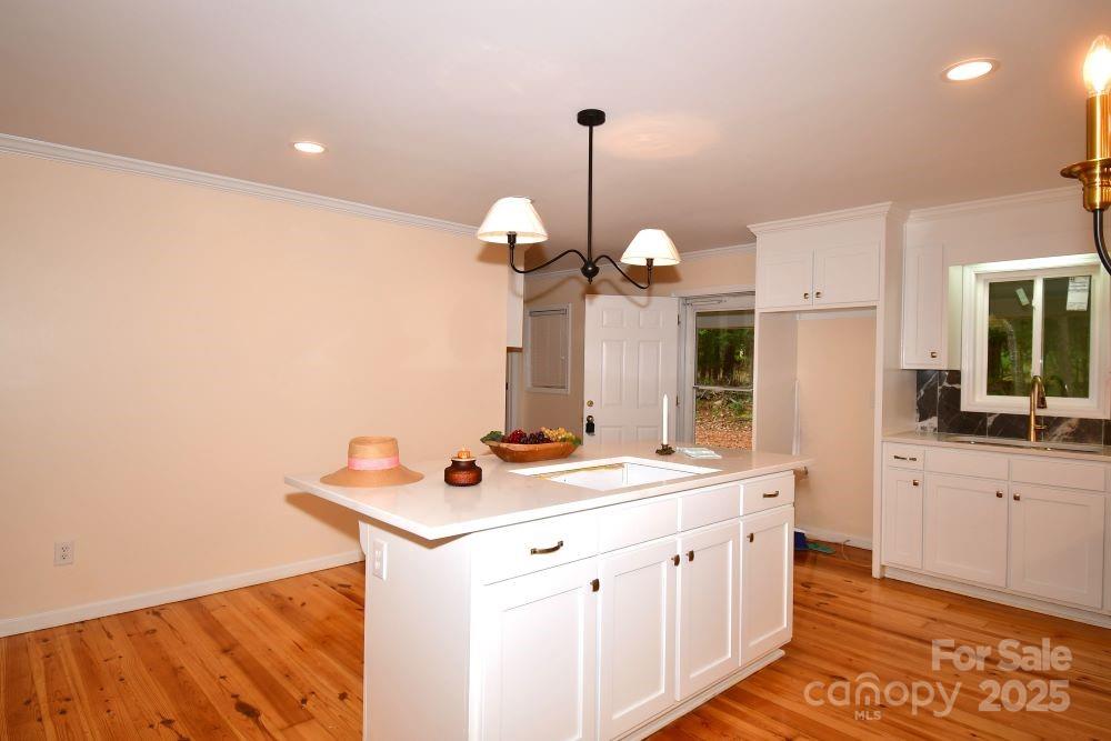 2171 John G Richards Road — Camden