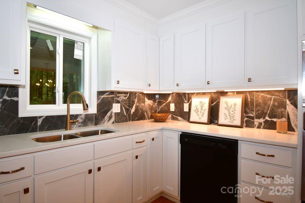 2171 John G Richards Road — Camden