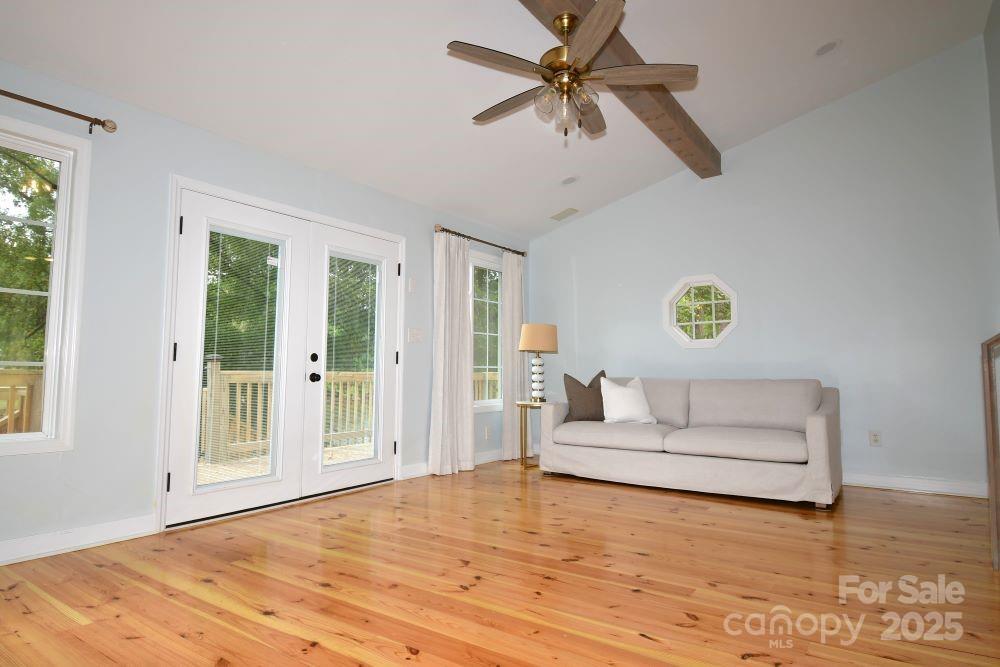 2171 John G Richards Road — Camden
