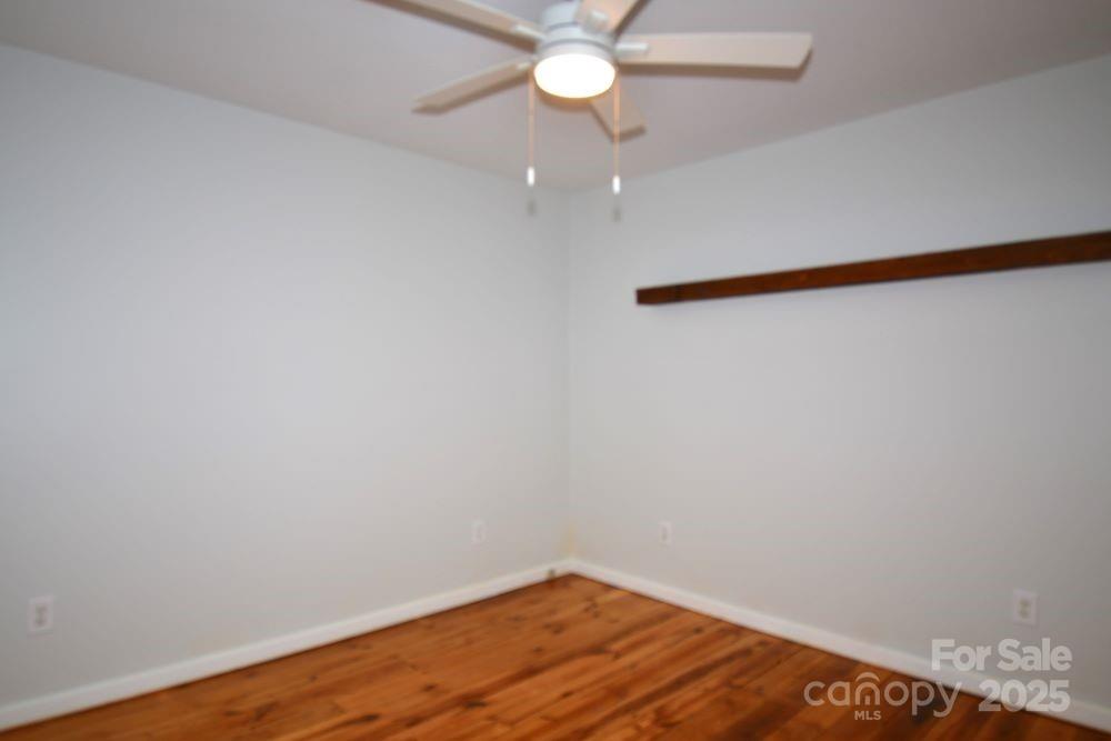 2171 John G Richards Road — Camden