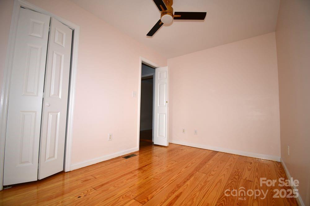 2171 John G Richards Road — Camden