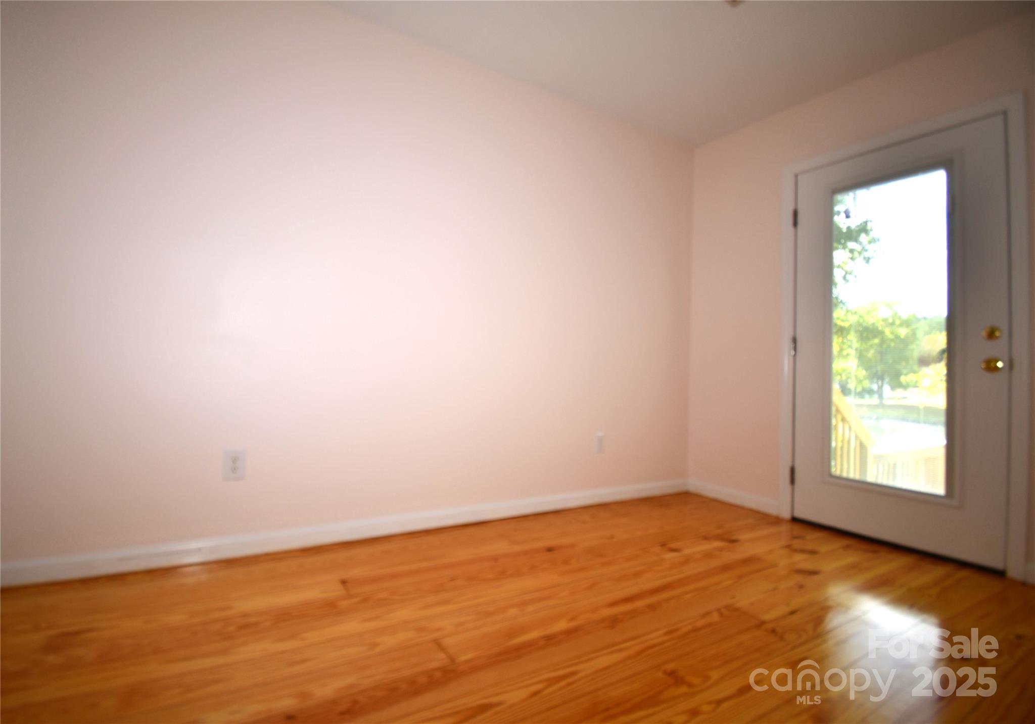 2171 John G Richards Road — Camden